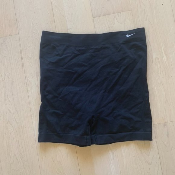 Nike Black Biker Shorts - Picture 1 of 2